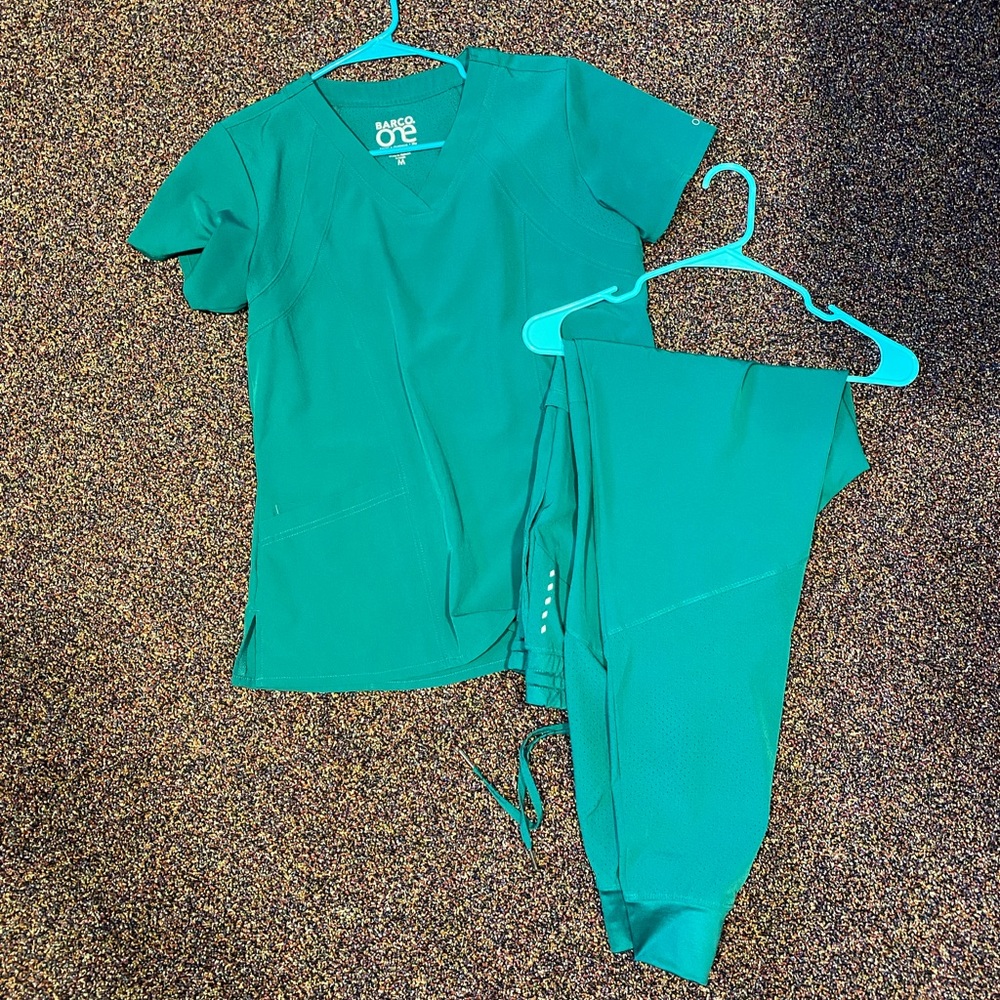 Barco One Hunter Green Scrubs